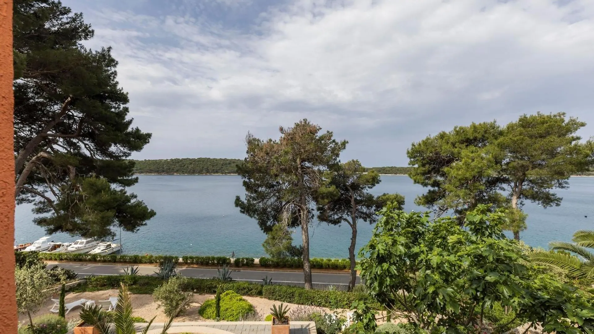 Seaside Apartments With A Swimming Pool Losinj, Losinj - 22580 Mali Losinj